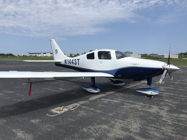 Cessna 350 (N1443T)