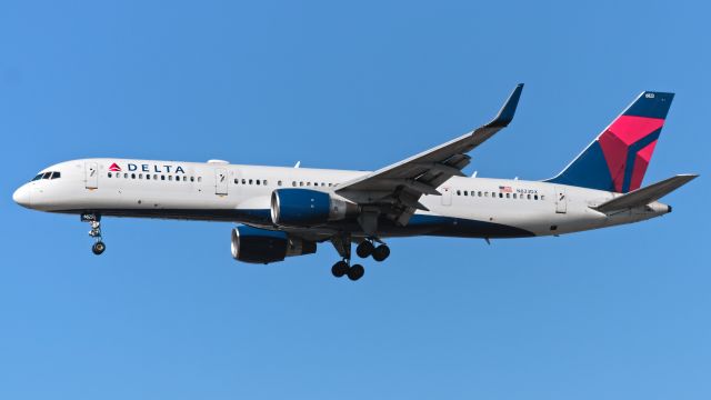 Boeing 757-200 (N823DX) - The very last Boeing 757 ever built on final approach to LAX's Runway 24R on February 6th, 2021