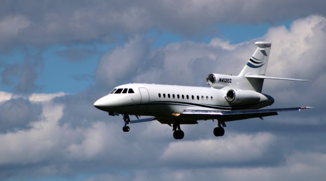 Dassault Falcon 900 (N412EC) - On final is this 2004 Dassault Falcon 900EX in the Summer of 2020.