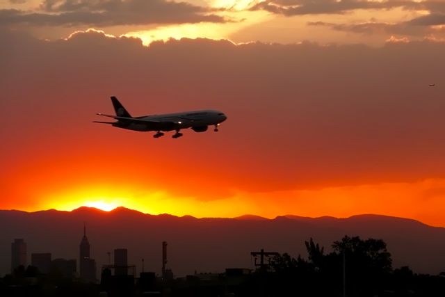 Boeing 777-200 (N776AM) - Sunshine in Mexico City and 777 Aeromexico