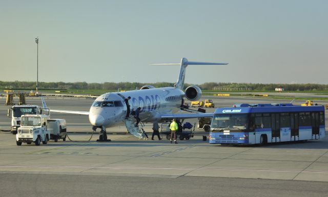 Canadair Regional Jet CRJ-900 (S5-AAN) - Adria Airways Canadair CL-600-2D24 Regional Jet CRJ-900LR S5-AAN in Vienna