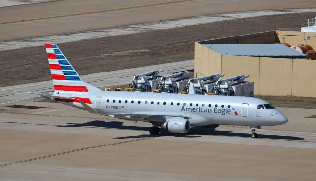 Embraer 170/175 (N239NN)