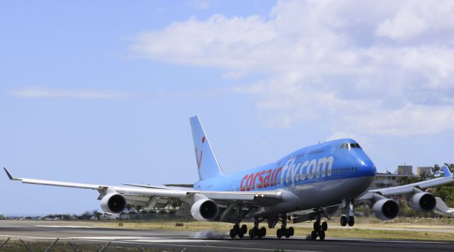 Boeing 747-400 (F-HSUN)