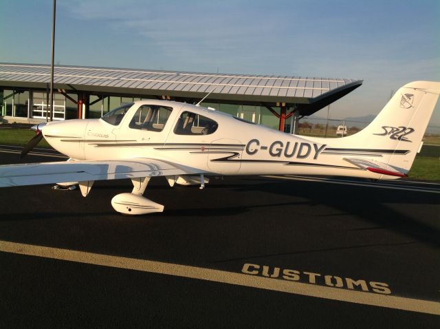 Cirrus SR-22 (C-GUDY)