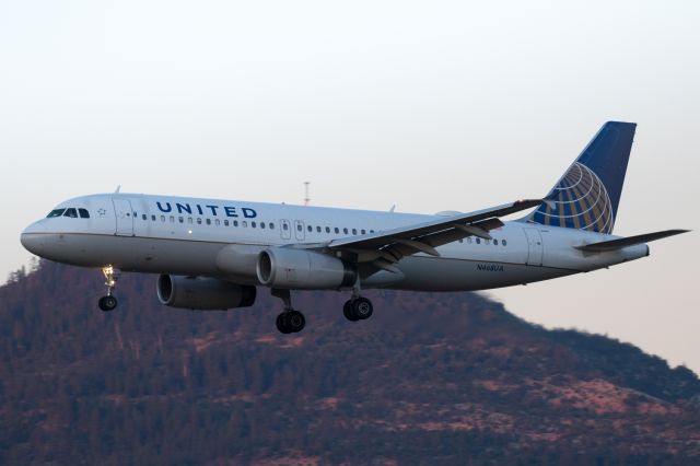 Airbus A320 (N468UA)