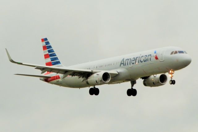 Airbus A321 (N148AN)