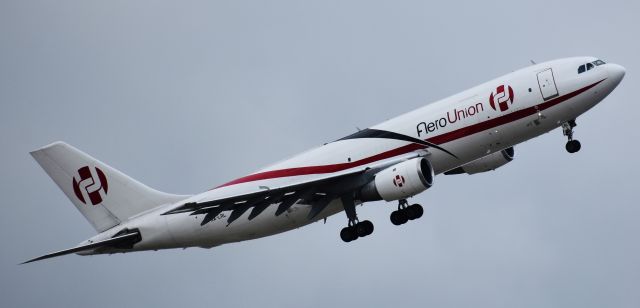 Airbus A300F4-200 (XA-LRL) - AeroUnion A300 taking off through the clouds at a rainy ORD, taken from the Schiller Park Metra on 5/10/18.  My first time seeing AeroUnion in person.