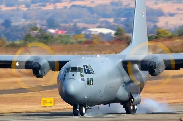 Lockheed C-130 Hercules (SAAF409) - Landing of a C130BZ