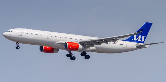 Airbus A330-300 (LN-RKS)