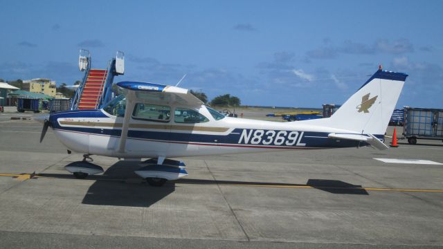 Cessna Skyhawk (N8369L)