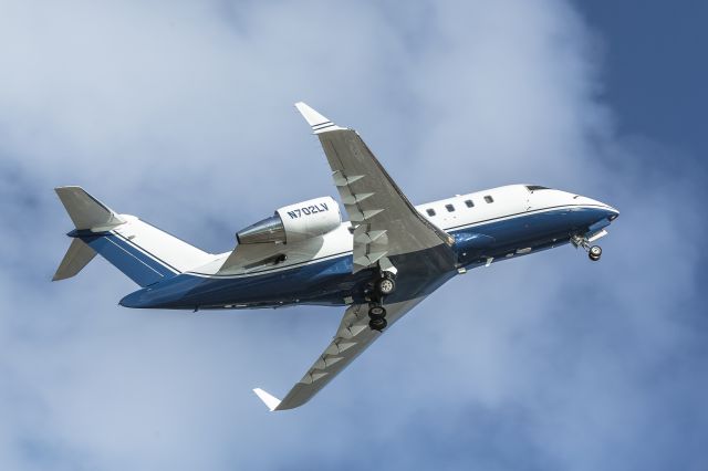 Canadair Challenger (N702LV)