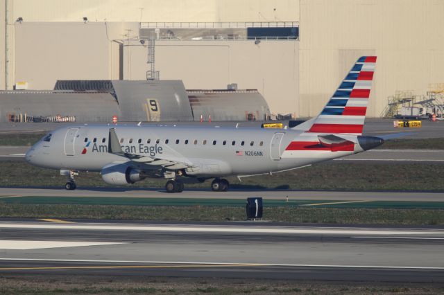 Embraer 170/175 (N206NN)