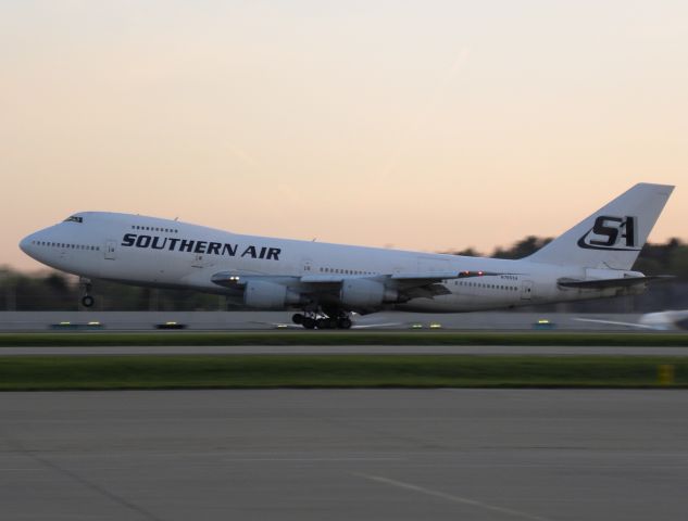 Boeing 747-200 (N765SA)