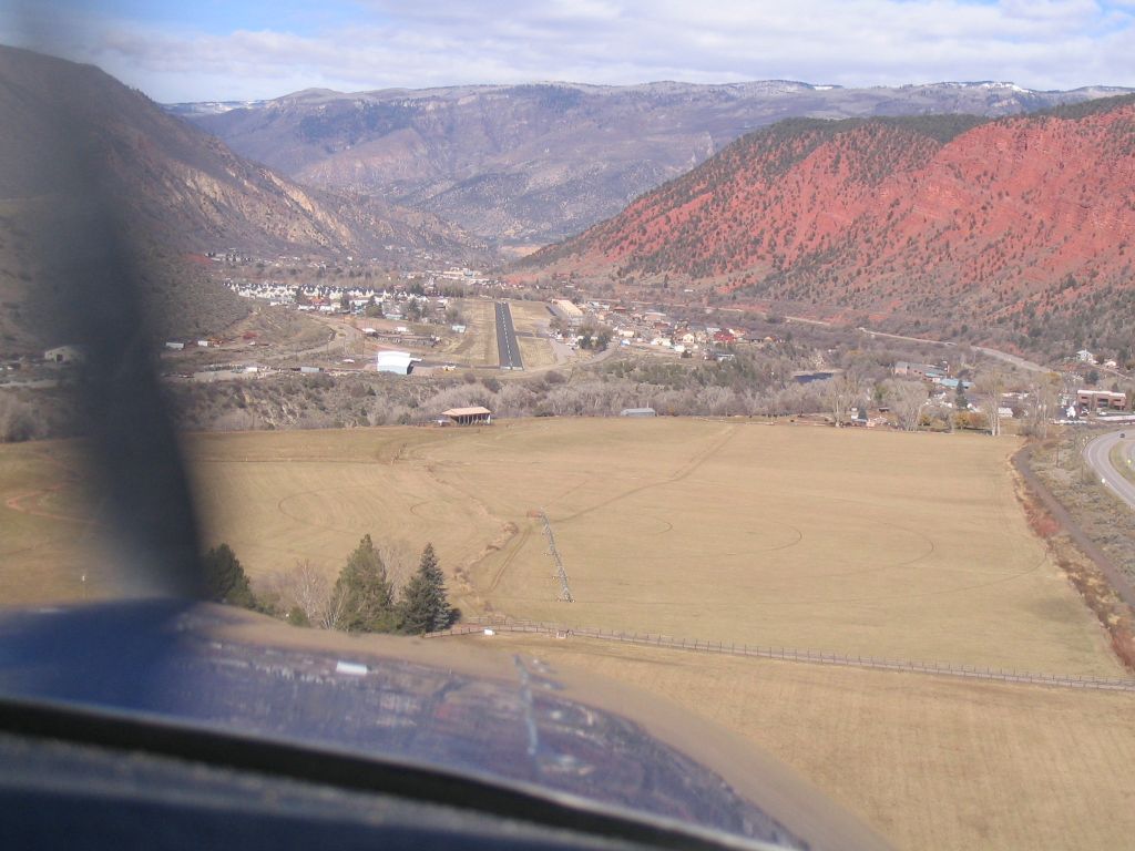 Cessna Skylane (N2700A) - Approach to Glenwood Springs, CO