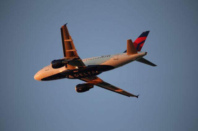 Airbus A319 (N370NB)