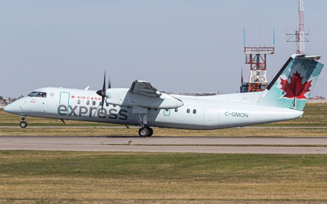 de Havilland Dash 8-300 (C-GMON)