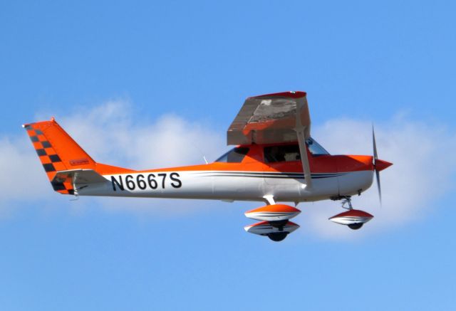 Cessna Commuter (N6667S) - Mike of the Keystone Flight in formation after a new paint job!