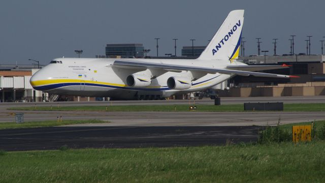 Antonov An-124 Ruslan (UR-82008)