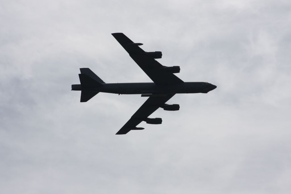 — — - B 52 FLY-BY TUSCALOOSA AIR SHOW 2009