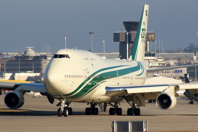 Boeing 747-400 (HZ-WBT7)