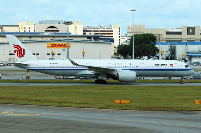 Airbus A350-900 (B-32DM)