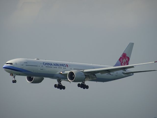 BOEING 777-300ER (B-18055)