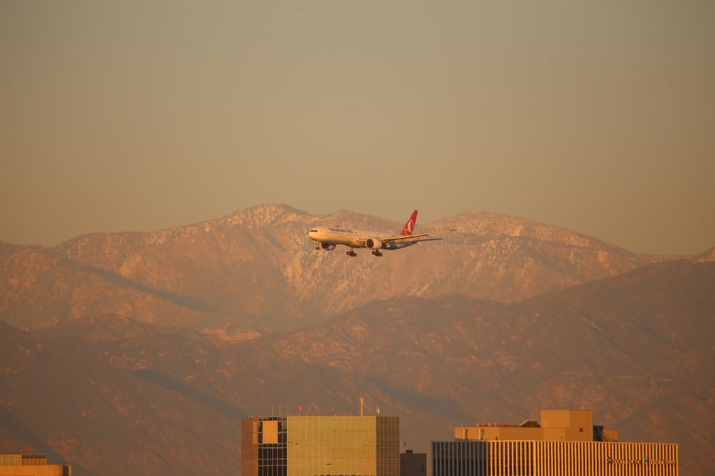 BOEING 777-300ER (TC-JJM)