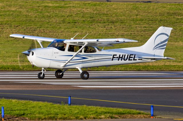 Cessna Skyhawk (F-HUEL)