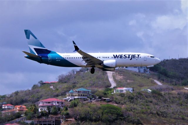 Boeing 737 MAX 8 (C-FZWS)