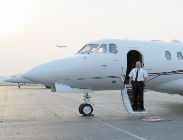 Hawker 800 (N406J)