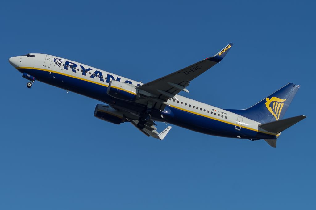 Boeing 737-700 (EI-EVC)