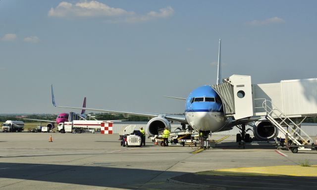 Boeing 737-800 (PH-BCD) - KLM Boeing 737-8K2(WL) PH-BCD in Budapest 