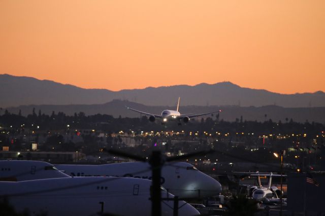 Boeing 787-8 (CC-BBA)