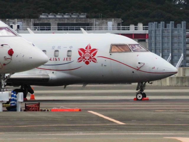 Canadair Challenger (B-7766) - I take a picture on Dec 23, 2016.br /This photo was posted as B-8159 G200, but later on I got a picture that can confirm the registration, it turned out that this plane is not B-8159 but B-7766 Canadair 604 Challenger . I will correct it here.m(--)m。br /First Mandarin Business Aviationbr /(ZYB Lily Jet)br /Canadair 604 Challengerbr /B-7766  5542  ex N876H