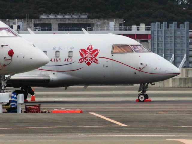 Canadair Challenger (B-7766) - I take a picture on Dec 23, 2016.br /This photo was posted as B-8159 G200, but later on I got a picture that can confirm the registration, it turned out that this plane is not B-8159 but B-7766 Canadair 604 Challenger . I will correct it here.m(--)m。br /First Mandarin Business Aviationbr /(ZYB Lily Jet)br /Canadair 604 Challengerbr /B-7766  5542  ex N876H