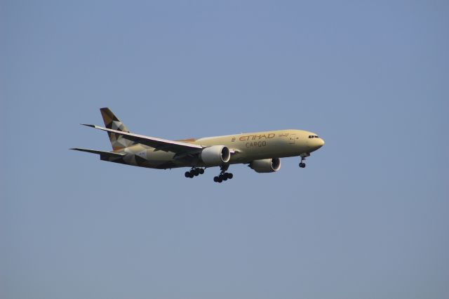 BOEING 777-200LR (A6-DDE)