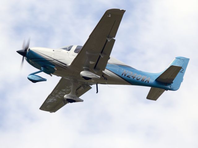 Cirrus SR-22 (N240WA) - Take off runway 26.