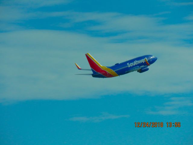 Boeing 737-700 (N7859B)