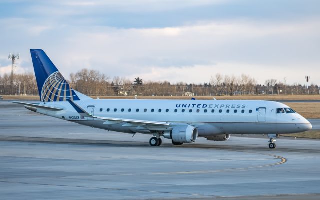 EMBRAER 175 (long wing) (N125SY)