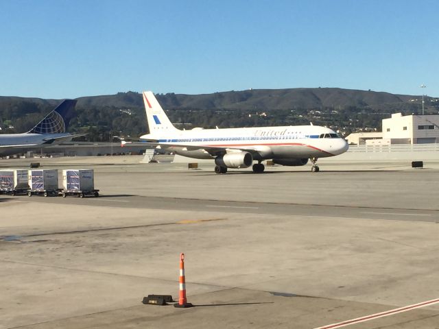 Airbus A320 (N475UA)