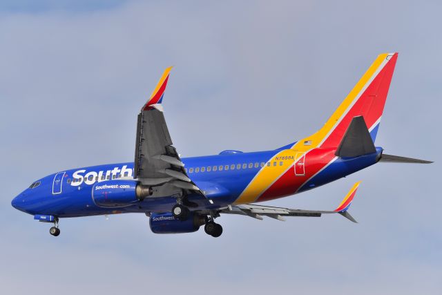 Boeing 737-700 (N7888A)