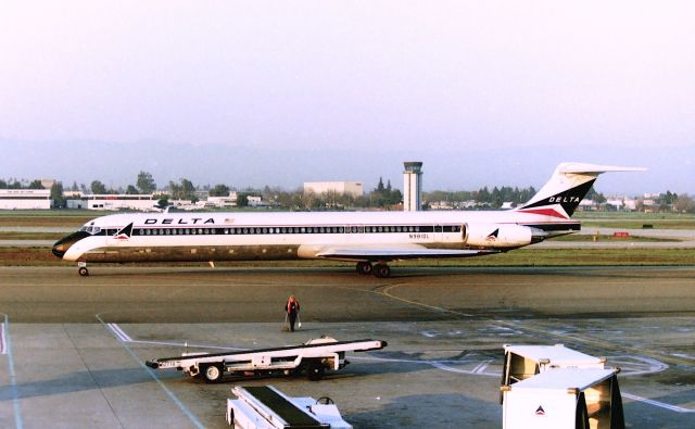 McDonnell Douglas MD-88 (N981DL) - KSJC - Delta Air lines used a real mix of aircraft over the years at San Jose, this jet being no exception. I think this is an MD-88 in which I'm not certain but we did see a few with MD-88 stencils on the tail section sometimes. Other aircraft were the 727, 737-200/300/800 Boeing 757s and MD-90s. This photo date early 1990s set to depart to KSLC Salt Lake City.