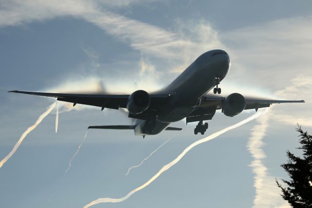 Boeing 777-200 — - On short finals to LHR.