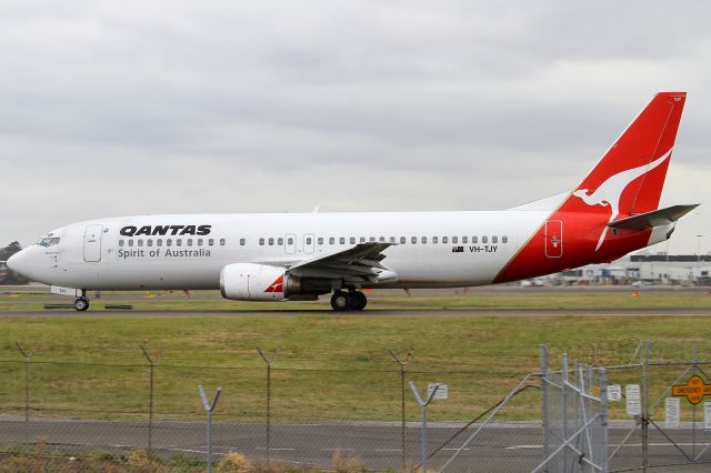 BOEING 737-400 (VH-TJY)