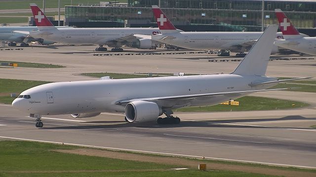 Boeing 777-200 (A6-DDF) - TOUT BLANC.