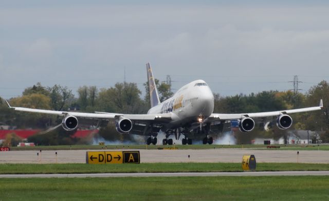 Boeing 747-400 (N322SG) - Touchdown shot with wing vortices and wheel smoke!