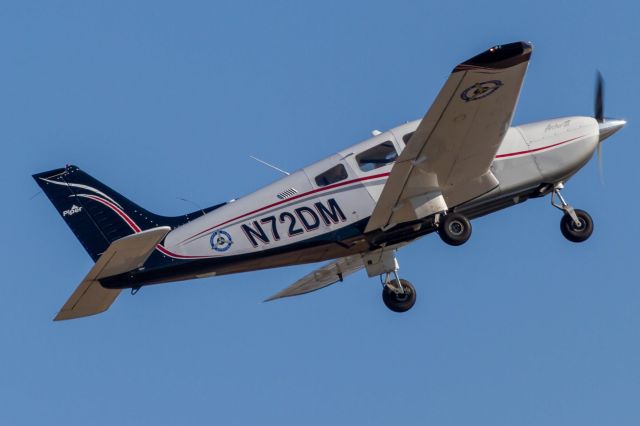 Piper Cherokee (N72DM)