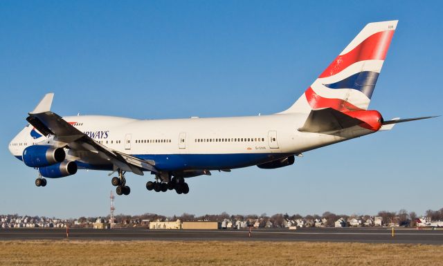 Boeing 747-400 (G-CIVH) - Speedbird landing 33L !