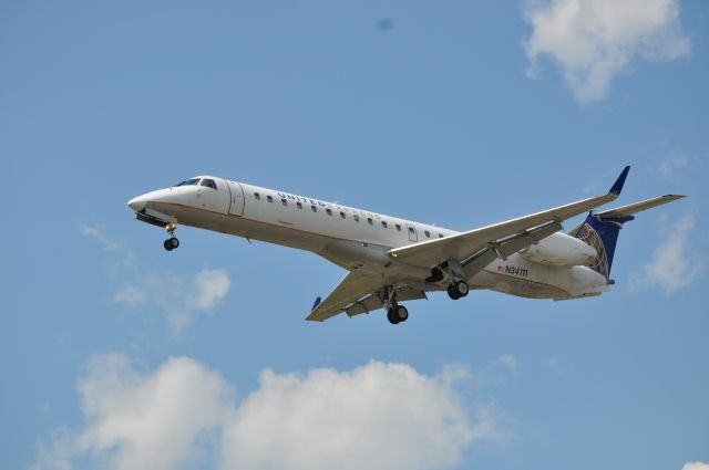 Embraer ERJ-145 (N34111)