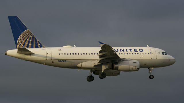 Airbus A319 (N841UA) - On short final for 13Rbr /5/17/17